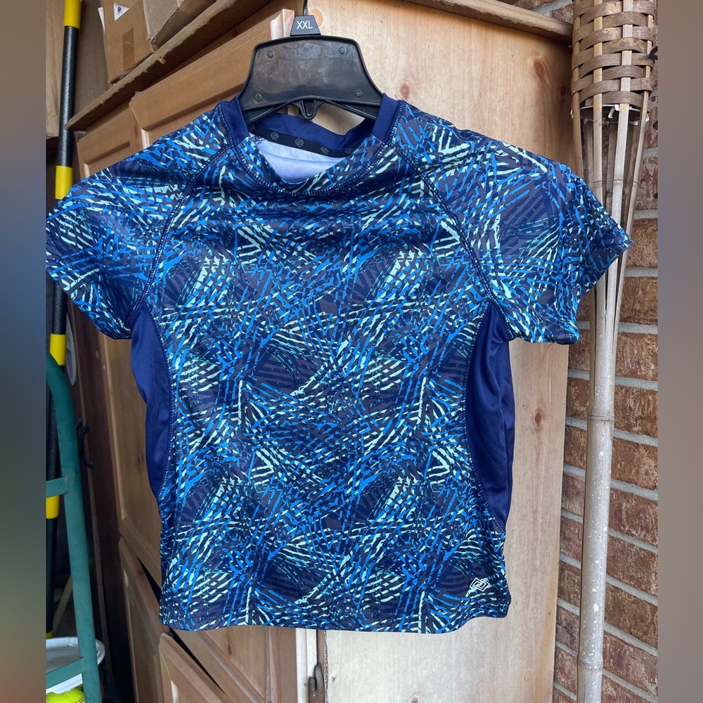 Boys Zelos t shirt size M